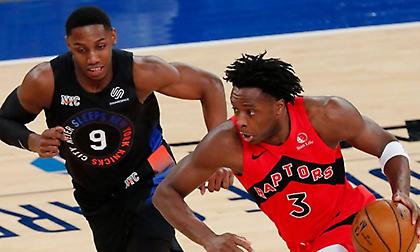 Πρωτοχρονιάτικη «βόμβα» στο ΝΒΑ: Στους Ράπτορς ο Αρ Τζέι Μπάρετ, πηγαίνει στους Νικς ο Ανουνόμπι!