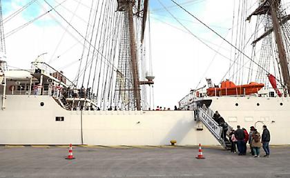 Έδεσε στον Πειραιά το εντυπωσιακό Περουβιανό ιστιοφόρο «Bap Union»