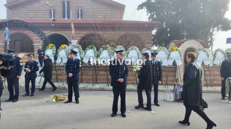 Θεσσαλονίκη: Θρήνος στην κηδεία του αστυνομικού που σκότωσε ο Νορβηγός