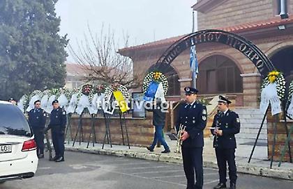 Θρήνος στην κηδεία του αστυνομικού που σκότωσε ο Νορβηγός στη Θεσσαλονίκη