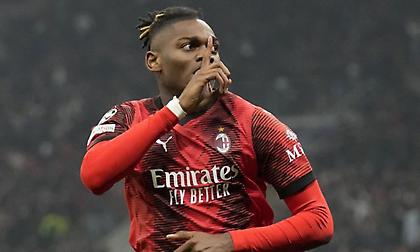 «Αιχμηρός» Λεάο για τους επικριτές του: «Συνεχίστε να μιλάτε, εγώ απαντάω στο γήπεδο»