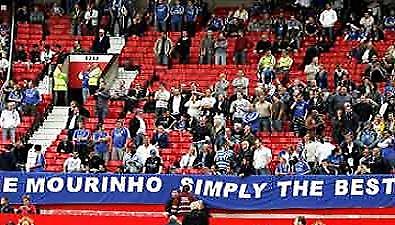 Πανό για τον Μουρίνιο στο «Όλντ Τράφορντ»