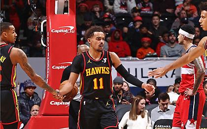 Με Γιανγκ... Άγιο Βασίλη πέρασαν από τη Γουάσινγκτον οι Χοκς