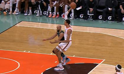 Ο Γουεμπανιαμά κάρφωσε κάνοντας μια ντρίμπλα από το κέντρο