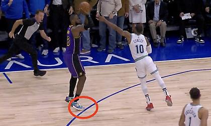 Κι όμως: Το ΝΒΑ δικαίωσε τους διαιτητές για το σουτ του Λεμπρόν που έγινε… δίποντο