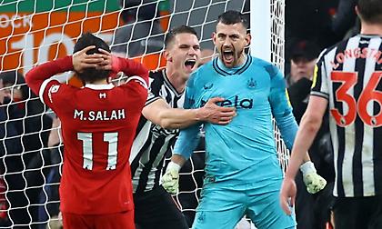 Απίθανος Ντουμπράβκα, έπιασε πέναλτι του Σαλάχ - Aστόχησε εξ επαφής στο «ριμπάουντ» ο Αλεξάντερ-Άρνολντ!