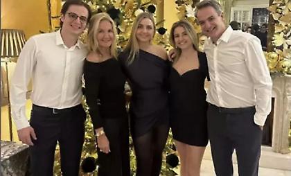 Οι ευχές του Κυριάκου Μητσοτάκη για το 2024 με μια οικογενειακή φωτογραφία