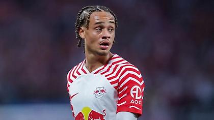 Επιστρέφει στην Παρί Σεν Ζερμέν στο τέλος της σεζόν και μένει στο ρόστερ της ο Σίμονς