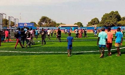 Μοναδικός Μανέ: Έχτισε με δικά του έξοδα γήπεδο στο χωριό της Σενεγάλης όπου γεννήθηκε!