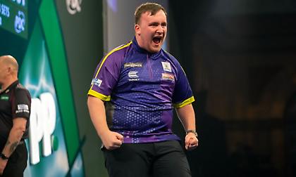 Λουκ Λίτλερ: Ποιος είναι 17χρονος παίκτης darts που έσπασε κάθε ρεκόρ και έκανε όλη την Αγγλία να ασχολείται μαζί του