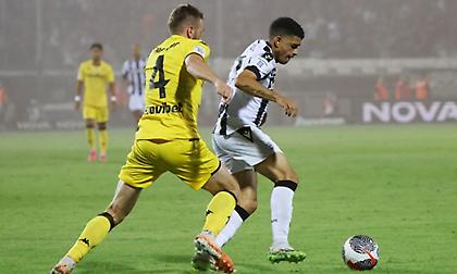 Αλλαγή βοηθού διαιτητή στο Άρης-ΠΑΟΚ λόγω ασθένειας