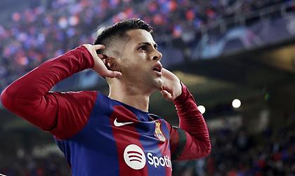 Tσάβι: «Ίσως παίξει στο Σούπερ Καπ ο Κανσέλο»