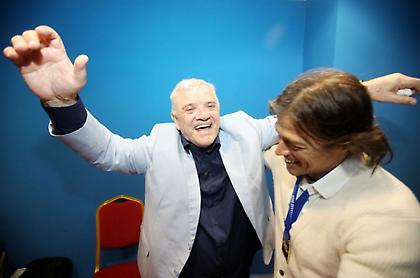 Τρελάθηκε ο Μελισσανίδης για τη νίκη της ΑΕΚ επί του Ολυμπιακού: Κέρασε όλο το μαγαζί στον Ρέμο!