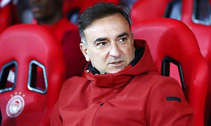 Νικολακόπουλος: «Με Γιόβετιτς, χωρίς Ελ Αραμπί και αλλαγές ο Ολυμπιακός στη Λεωφόρο»