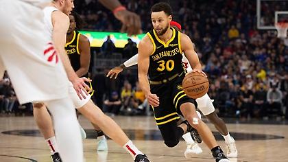 «Πάρτι» των Ράπτορς μέσα στην έδρα των Γουόριορς, 0/9 στα τρίποντα ο Κάρι