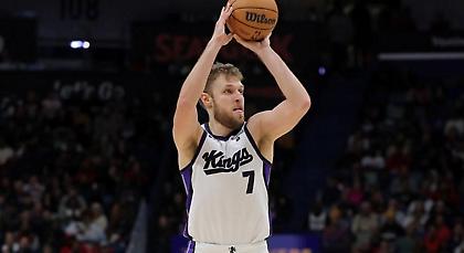 Βαριά ήττα για τους Κινγκς, με διψήφιο Βεζένκοφ