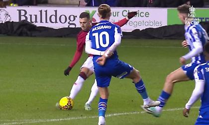 Έβαλε μπροστά τη Γιουνάιτεντ με πλασεδάρα ο Νταλότ