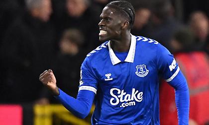 Μάντσεστερ Γιουνάιτεντ: Επαφές για Αμαντού Ονάνα, στο τραπέζι ο ΜακΤόμινεϊ