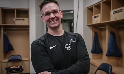 Οι Τζαζ τρόλαραν τον Αντετοκούνμπο με τον φροντιστή τους μετά τη νίκη τους στο Μιλγουόκι