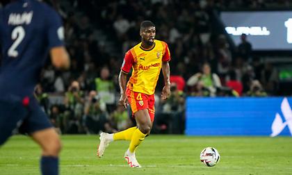 «Χτύπησε την πόρτα» της Λανς για τον Ντάνσο η Παρί Σεν Ζερμέν