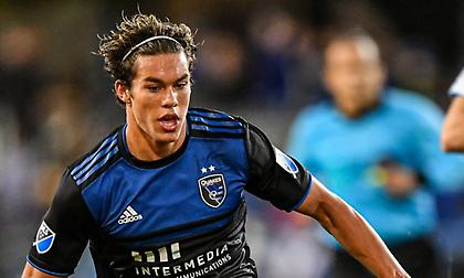 «Η ΑΕΚ έχει μπει σφήνα στην Τσίβας για την απόκτηση του Κέιντ Κάουελ»