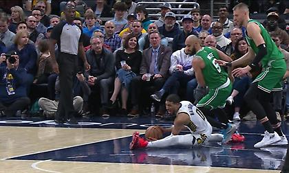 Ανησυχία για Χαλιμπέρτον στους Πέισερς-Έφυγε σηκωτός από το γήπεδο