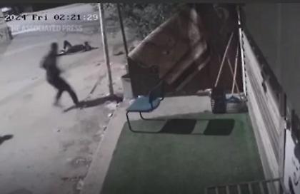 Σοκαριστικό βίντεο: 17χρονος πέφτει νεκρός σε πλατεία χωριού στη Γάζα από πυρά Ισραηλινών