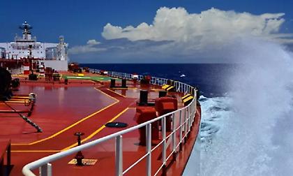 Κατάληψη από ενόπλους σε ελληνόκτητο τάνκερ στον Κόλπο του Ομάν: Ένας Έλληνας στο πλήρωμα