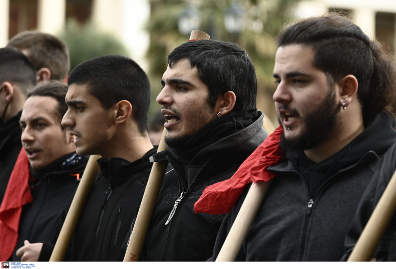 Επεισόδια: Ένταση και χημικά μεταξύ φοιτητών και ΜΑΤ στο Σύνταγμα