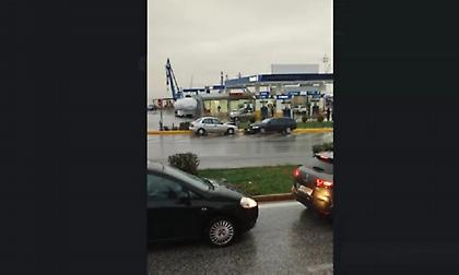 Τροχαίο στη λεωφόρο Σχιστού λόγω της μόνιμης παρανομίας ασυνείδητου οδηγού