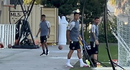 Σαν να μην πέρασε μια μέρα: Αχώριστοι στην πρώτη προπόνηση της Ίντερ Μαϊάμι για το 2024 οι Μέσι και Σουάρες