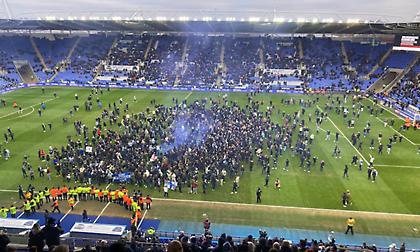 Φίλαθλοι της Ρέντινγκ διέκοψαν παιχνίδι της ομάδας τους με «ντου» στον αγωνιστικό χώρο!