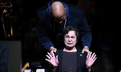 Γιούχα για Κράουζε από τους οπαδούς των Μπουλς στη βράβευση της ομάδας του ‘96, δάκρυσε η γυναίκα του