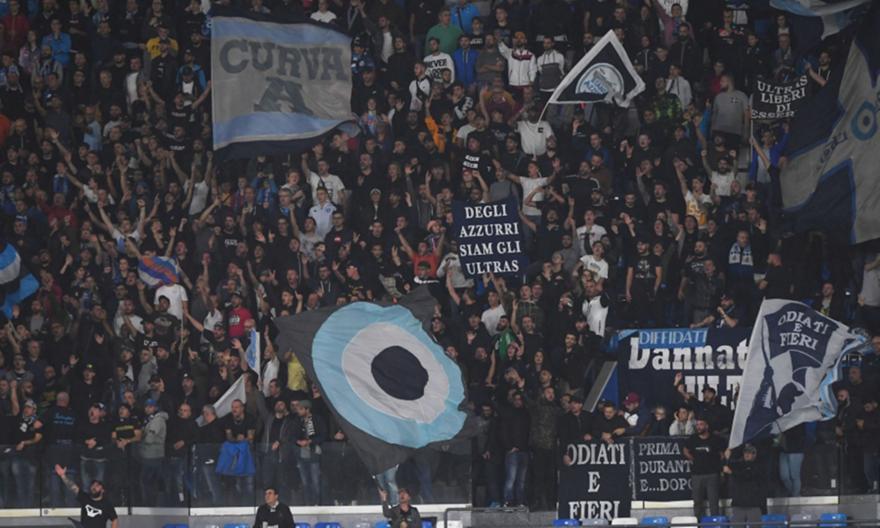 Νάπολι: Οπαδοί της αντέδρασαν με πανό στο ματς με τη Σαλερνιτάνα