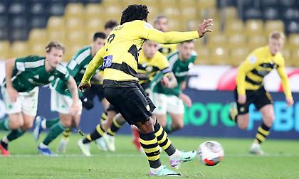 Το γκολ της ισοφάρισης της ΑΕΚ κόντρα στον Παναθηναϊκό με πέναλτι στο 96'