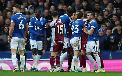 Μπλόκαρε την Άστον Βίλα και πήρε βαθμό... ανάσα η Έβερτον!