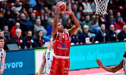 Γλίτωσε το... κάζο από την Ντερτόνα με ήρωα Χολ η Αρμάνι Μιλάνο