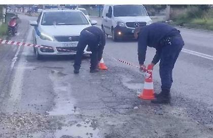 Το μπελά τους βρήκαν δύο αστυνομικοί γιατί «μπάλωσαν» λακκούβα σε δρόμο στην Κω - Έντονη αντίδραση του Περιφερειάρχη