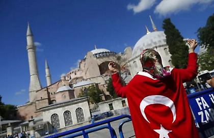 Eισιτήριο εισόδου από αύριο στην Αγία Σοφία - Οι τουρίστες θα πληρώνουν 25 ευρώ για να δουν το μνημείο