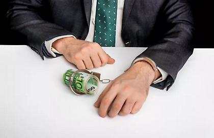 Η ώρα της κρίσης για όσους ζουν πάνω από τις δυνάμεις τους - Έρχονται τα «ραβασάκια» της ΑΑΔΕ