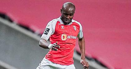 Το παλεύει για στόπερ ο Ολυμπιακός, έρχεται ο Αλ Μουσράτι