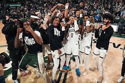 Όλοι οι παίκτες των Μπακς πόζαραν μαζί για την Dame Time!