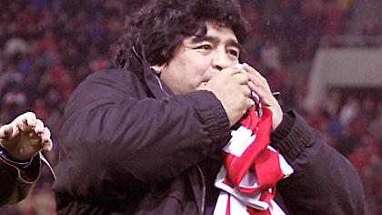 «Μαραντόνα είσαι τρέλα με την κόκκινη φανέλα»: Η ημέρα που ο Ντιέγκο έγινε... Ολυμπιακός