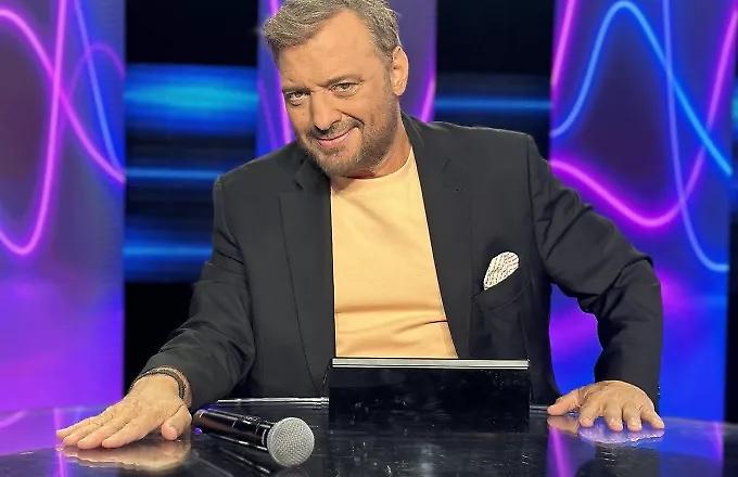 «Ο Μονομάχος» με τον Χρήστο Φερεντίνο: Ο δάσκαλος Φυσικής Αγωγής που ηλεκτρίζει την ατμόσφαιρα του Μονομάχου!