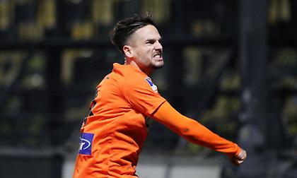 Κόρνερ του Μάνταλου, καραμπόλες στην περιοχή και 1-0 η ΑΕΚ με Γκατσίνοβιτς!