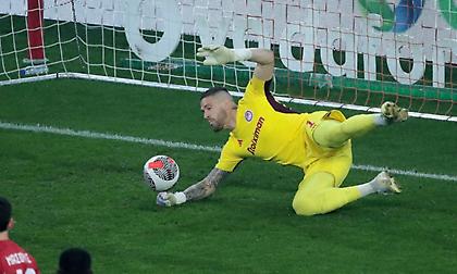 Αρνήθηκε το γκολ στον Σπόραρ με εντυπωσιακή επέμβαση ο Πασχαλάκης