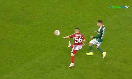 Τρομερή σέντρα του Ποντένσε με το εξωτερικό, λίγο έξω η κεφαλιά του Γιόβετιτς