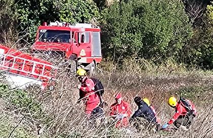 Πλουτοχώρι: Τραυματίστηκε πυροσβέστης που συμμετείχε στις έρευνες για τον 45χρονο - Ανετράπη το όχημά του