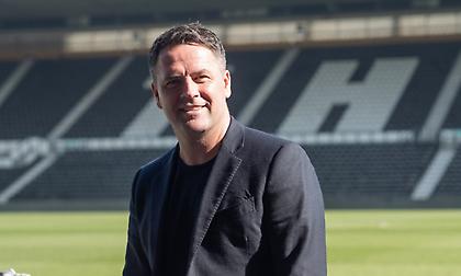 Μάικλ Όουεν: «Επιμένω! Η Μάντσεστερ Σίτι θα πάρει το πρωτάθλημα»