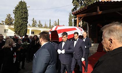 Το τελευταίο «αντίο» στον θρυλικό Γιώργο Δαρίβα